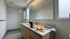 Espelho do banheiro embaçado depois do banho: 7 truques simples e um detalhe que pouca gente lembra