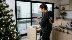 Bolas de Natal decoradas: 16 ideias fáceis e o segredo das cores de 2025 para uma árvore impecável